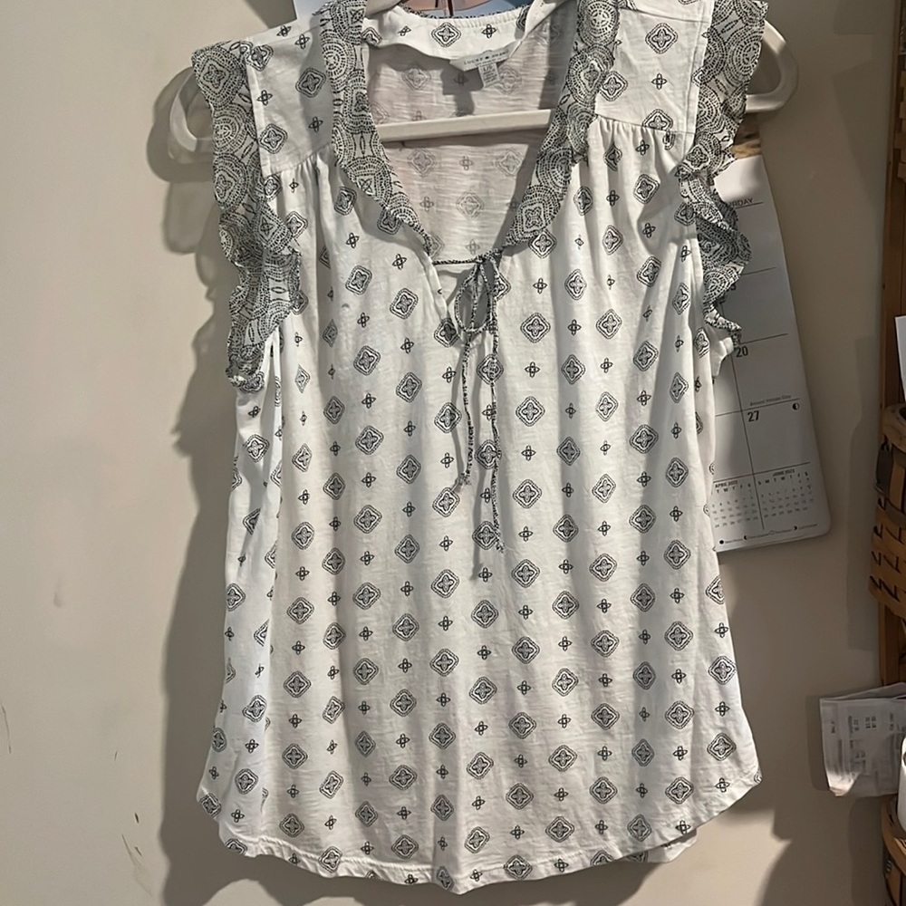 This is a nice Lucky Brand top. It just doesn’t fit me anymore.